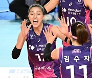 '투트쿠·김연경' 쌍포 화력 앞세운 흥국생명, 5연승…도로공사는 5연패