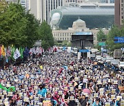 날씨 좋은 토요일, 서울 도심 갈 땐 대중교통 이용을…양대노총 광화문·여의도서 대규모 집회