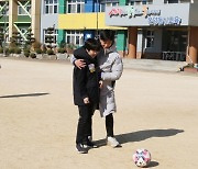 ‘축구가 좋아요’ 아산, 온양동신초 방문해 비타민스쿨 실시