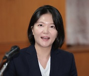 네이버 최수연 "생성AI 검색기능 모바일 버전 내년 출시"