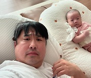 ‘이은형♥’ 강재준, 100일 子과 '붕어빵' 비주얼 부인... “진짜 모르겠는데 우리 닮았대”