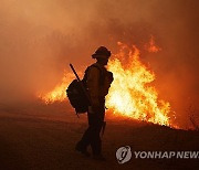 USA CALIFORNIA MOUNTAIN FIRE