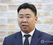 인터뷰하는 이범호 KIA 타이거즈 감독