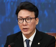 발언하는 김민석 최고위원