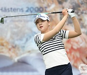 이제영, KLPGA 최종전 'SK텔레콤·SK쉴더스' 둘째날 단독 선두