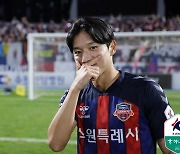 '정승원 결승골' 수원FC, 강원에 4-0 대승…8G 무승 고리 끊었다