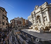 CORRECTION Italy Trevi Fountain