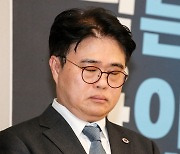 [속보] 임현택 의협 회장 탄핵안 가결…취임 반 년 만에 퇴진