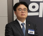 [속보] 임현택 의협 회장 탄핵안 가결…취임 반 년 만에 퇴진