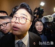 회의장 빠져나가는 임현택 의협회장