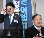 의협 임시 대의원총회 참석한 임현택 회장