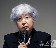 한국문학번역원 사업 계획 설명하는 전수용 원장