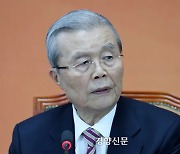 김종인 “윤 대통령, 국정감각 전혀 없어” 혹평