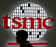 트럼프 눈치보는 TSMC, 중국에 'AI 반도체' 공급 중단