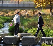 세곡천 수변감성도시 살펴보는 오세훈 시장과 조성명 구청장