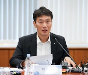 금융권 CEO 교체 앞두고…이복현, 28일 금융지주 이사회 의장 만난다