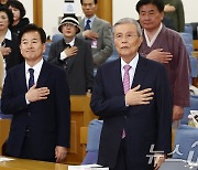 국회서 특별 강연 하는 김종인 전 비대위원장