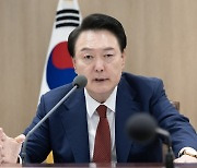 [속보] 尹 "불법추심은 악질적 범죄…수사역량 총동원해 뿌리뽑을 것"