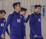 축구대표팀 합류한 해외파들 가볍게 걸으며 컨디션 점검