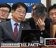 관계자와 대화 나누는 박상우 국토부 장관 [포토]