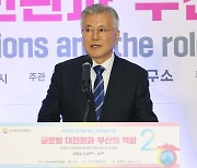 문재인 “북미대화 재개 땐 ‘한국 패싱’ 우려…윤, 대북정책 바꿔야”