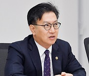 기재차관 “취약 계층 고용 어려움 여전…3차 투자활성화대책 마련”