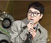 장범준 "벚꽃엔딩으로 벌어서" '아파트' 재건축…로제 이어 대박날까 [쥬크박스]