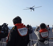 동해 상공에서 비행하는 '모하비'