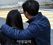 [포토]고사장 배경으로 아빠와 찰칵