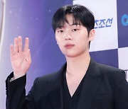 최현욱, SNS '전라 노출' 사진 게시 사고…'빛삭'에도 구설