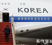 尹, 김건희 여사 없이 순방길[청계천 옆 사진관]