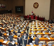 세번째 김건희 특검법, 野 주도로 국회 본회의 통과···국민의힘 '퇴장'