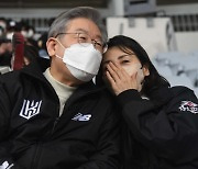 이재명 “혜경아, 사랑한다…죽고 싶을 만큼 미안하다” 법정향하는 아내에게...