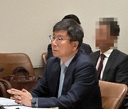 ‘광복절 발언 논란’ 뉴욕총영사 사의, 영부인과 인연 부인