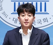 이준석 “3000만원 받고 당협 행사 출연? 대표가 왜 돈 받나”