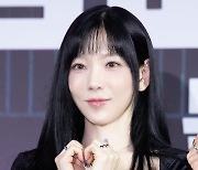 [T포토] 태연 '사랑스러운 손하트'