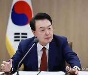 [미래경제포럼] 尹대통령 "혁신역량 모아 초격차 기술력 확보해 나가야"