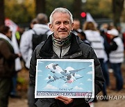 FRANCE PILOTS PROTEST