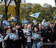 FRANCE PILOTS PROTEST