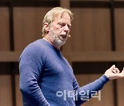 日 엔지니어, '반도체 전설' 짐 켈러 기술 배운다