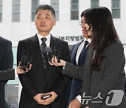 법원 출석하는 김범수 카카오 경영쇄신위원장