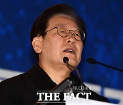 [속보] 1심 선고 앞둔 이재명 법원 도착…'묵묵부답'