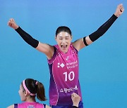 아본단자 감독, 김연경의 경기력 극찬…50세까지 가능할 것