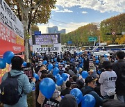 이재명 집행유예에 희비 갈린 집회현장··· '통곡' vs '축제'