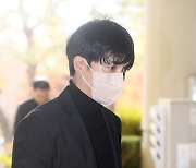 [ST포토] 이승기, '법정에서 직접 밝히겠다'