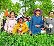 '조국 번영'에 이바지하는 北여성들…"올해까지 7만여명 자원"