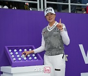 [포토]김민선,우승의 주인공은 한가운데