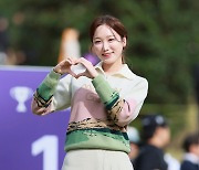 [STN포토]예쁘게 하트 보내는 김세연 아나운서