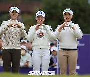 [STN포토]이가영-이제영-서어진, 손하트로 출발해요