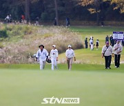 [STN포토]티샷후 이동하는 서어진-이제영